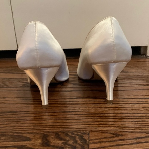 Dyables Gala White Satin Closed Toe Heel - Picture 7 of 9